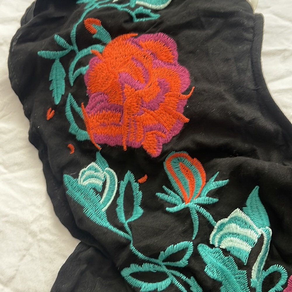 Boutique Top - Picture 2 of 3